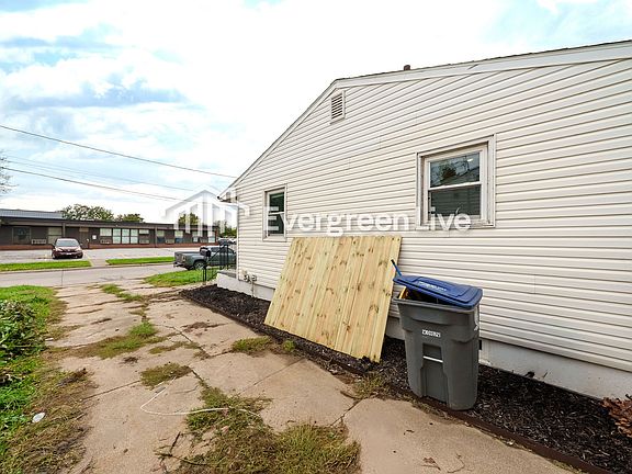 4th image of 821 S 29th St