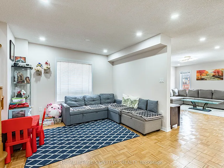 35 Whitehouse Cres — Photo 19