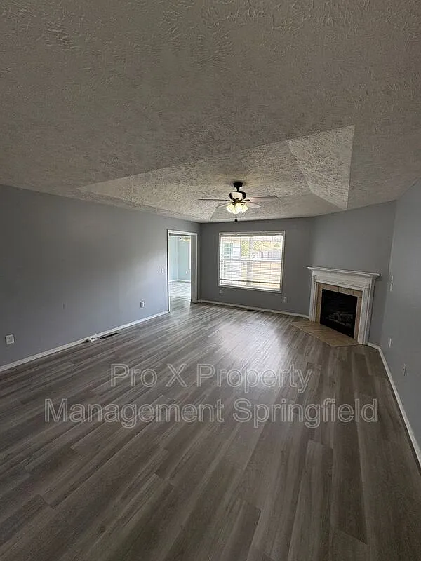 3 bed, 2.0 bath, 1362 sqft, $1,575 — Photo 3