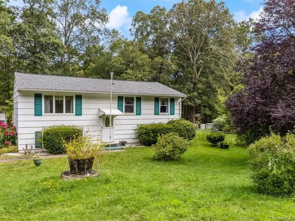 71 Meeting House Lane, Ledyard, CT 06339