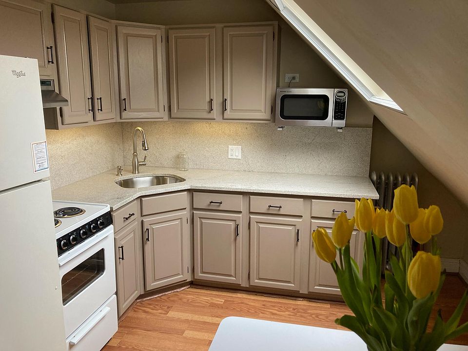 1st image of 275 Claremont Ave #3