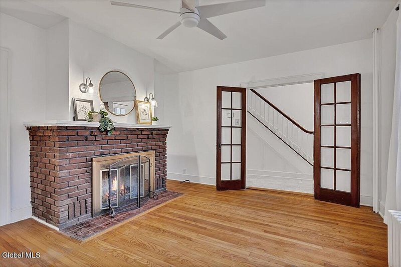 4th image of 20 Wolfert Avenue