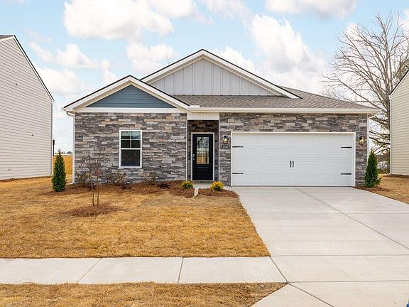 4th image of 2036 Fairview Hills Dr NE