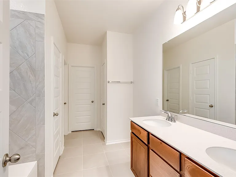 105 Clematis Ct — Photo 17
