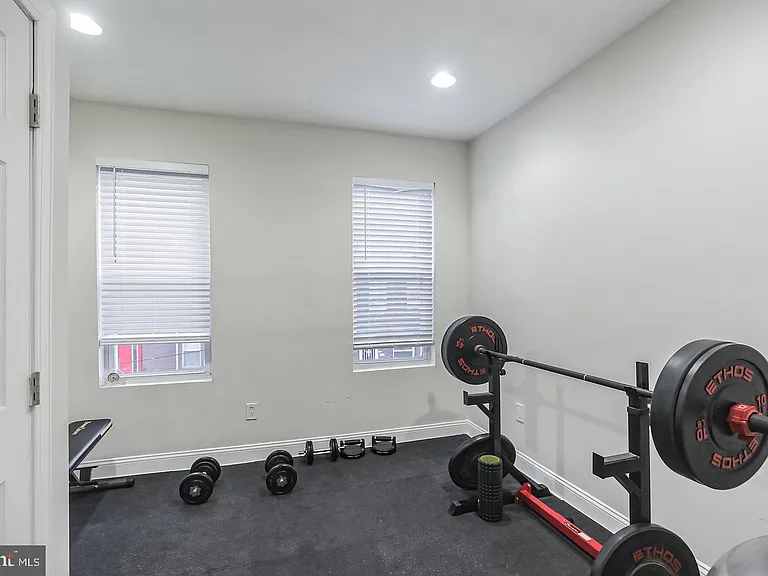 1814 E Albert St — Photo 18