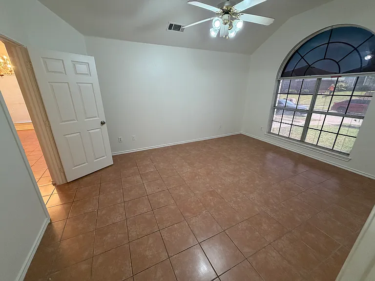 1005 Chelsea Dr — Photo 13