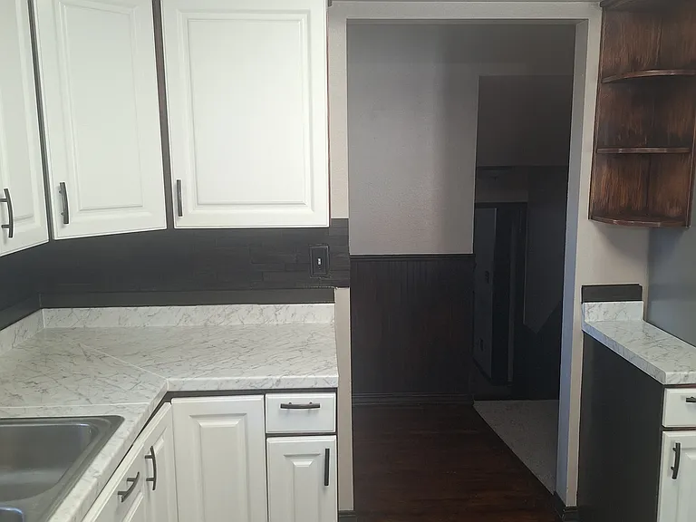 213 Sharon Ave E — Photo 19