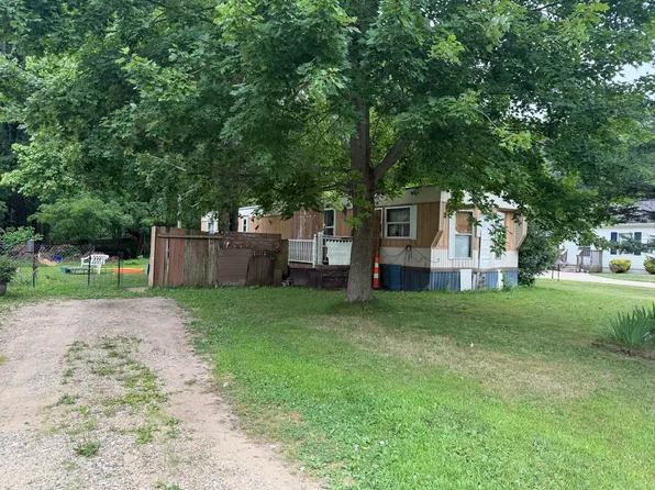 75690 Marie Dr, Lawton, MI 49065