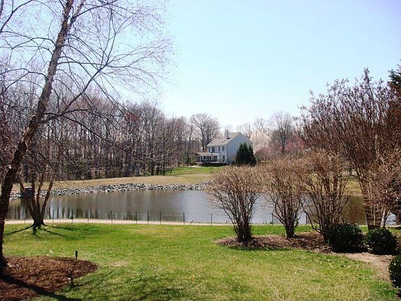3rd image of 8304 Greenside Dr