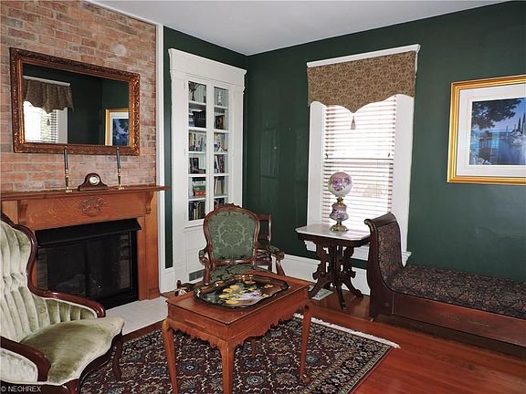 5th image of 306 Bellevue St