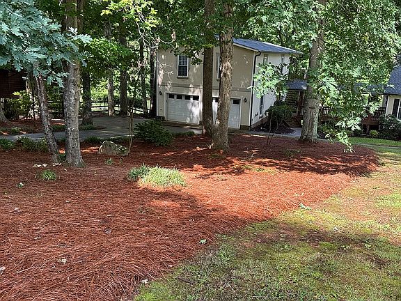 Det. Garage & Guest House
