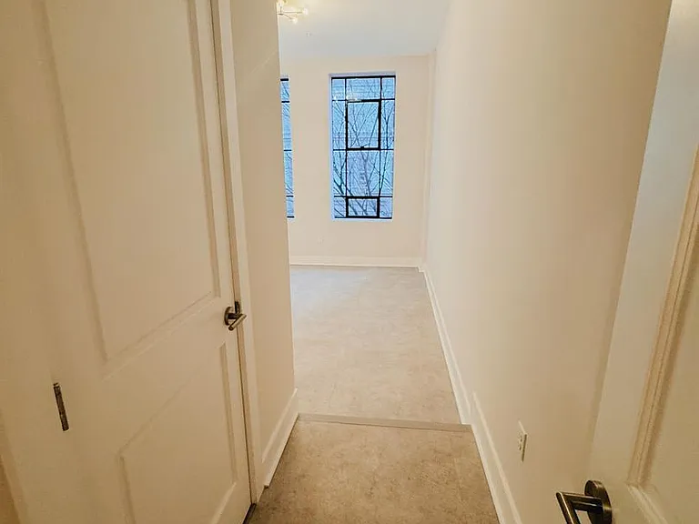 305 W 4th St — Photo 12