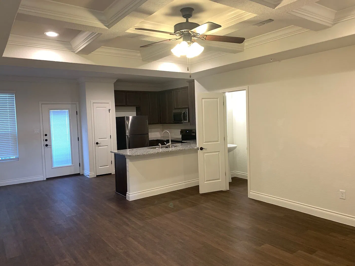 3/2.5/1.5 Fourplex Close to IH35 for Commuters! Fridge, Washer & Dryer Included /NBISD — Photo 4
