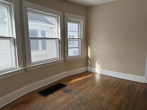4th image of 172-174 Rosewood Ter #172