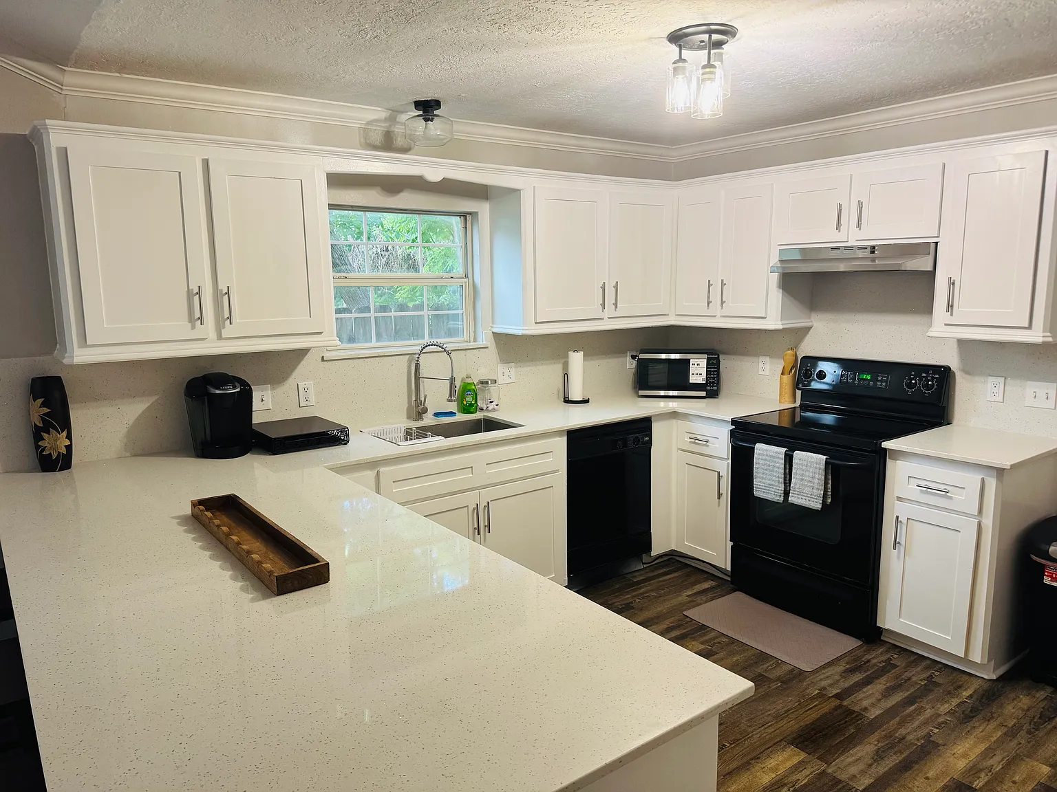 2 bed, 988 sqft, $1,850 — Photo 2