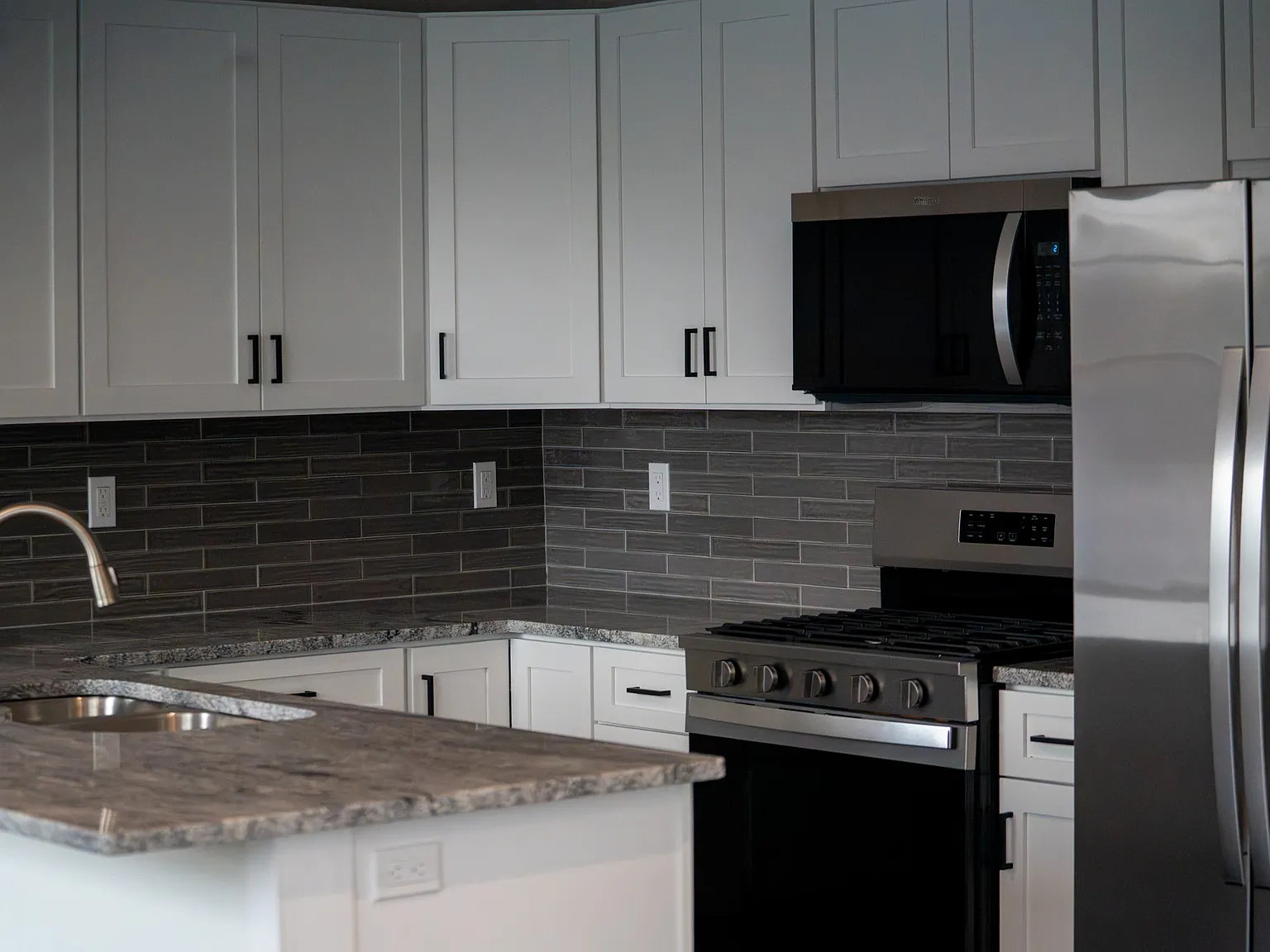 1 bed, 640 sqft, $2,700 — Photo 3