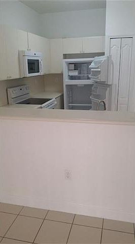 1st image of 1539 SE 27th St Unit 102