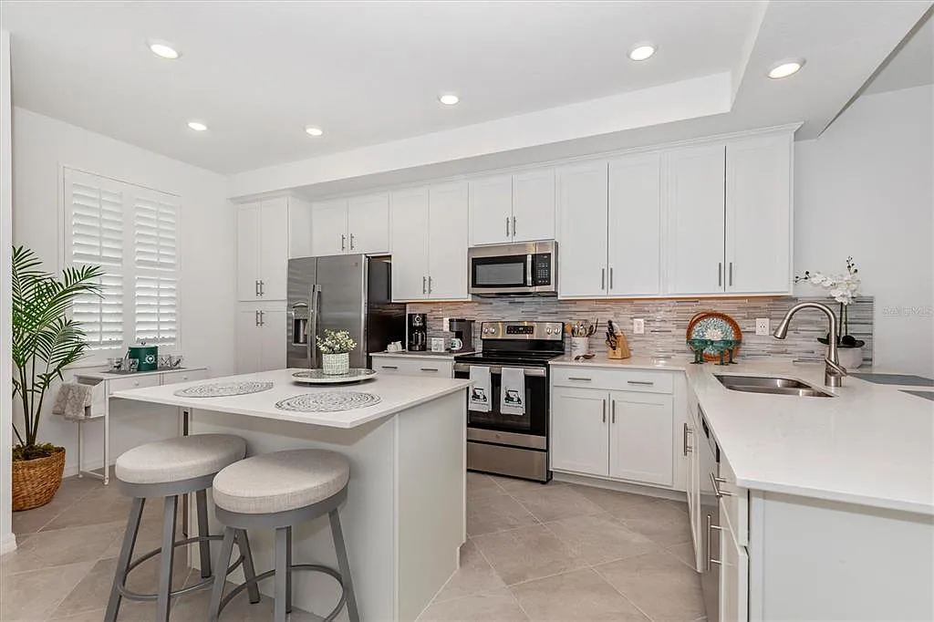 2 bed, 2.0 bath, 1120 sqft, $2,500 — Photo 2