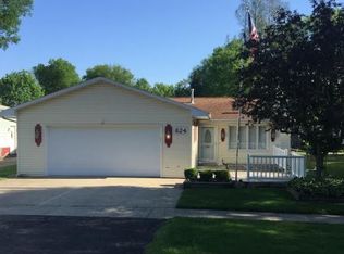 624 W Bristow St, Monticello, IL 61856