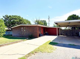 409 8th St, Farwell, TX 79325