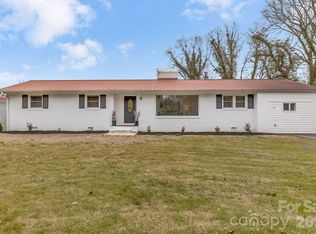 52 Baby Jane Ln, Hendersonville, NC 28792