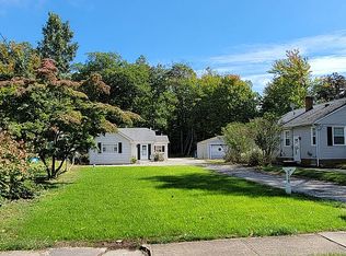 559 Vineland Rd, Bay Village, OH 44140