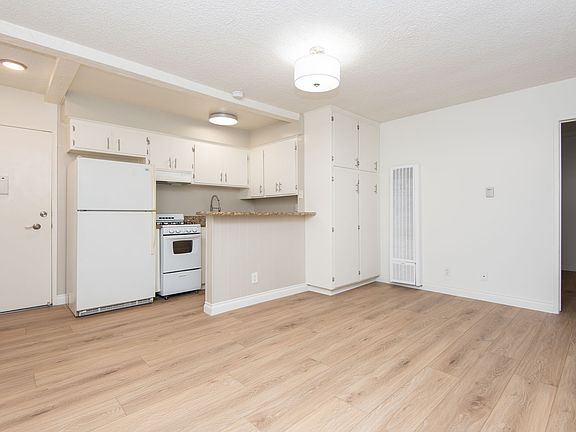 2nd image of 12740 Venice Blvd APT 3