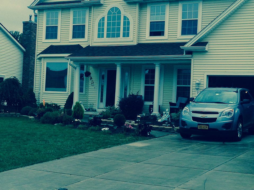 1st image of 7 Windham Ln