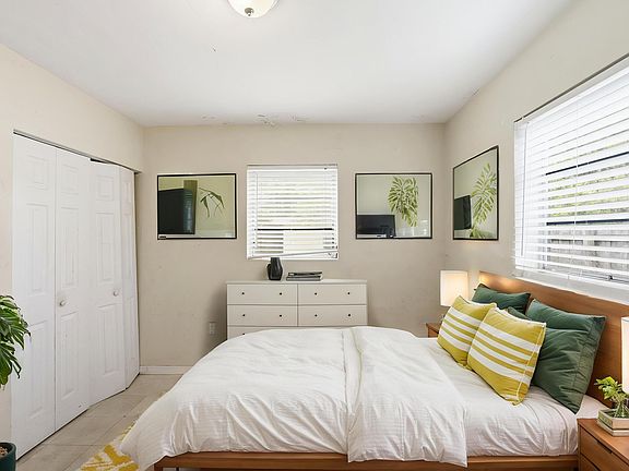 4th image of 1201 NE 206th Street