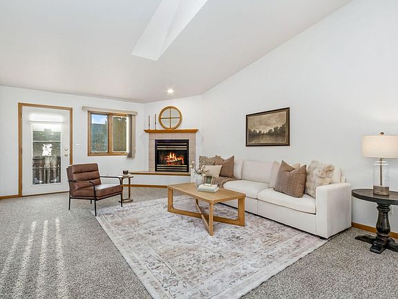 3rd image of 1633 Northbrook Ct