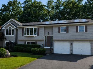 19 Skyline Dr, Latham, NY 12110
