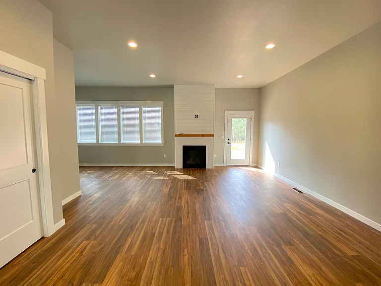 Gas fireplace with wiring for flat screen TV!