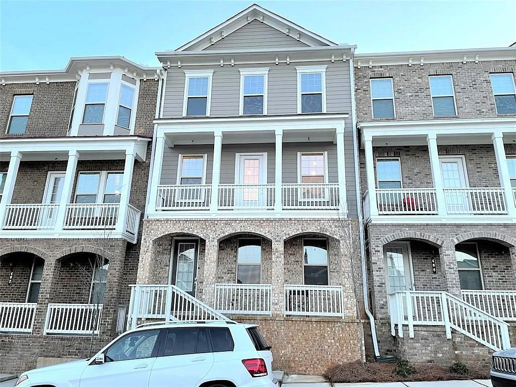 4 bed, 3.5 bath, 2525 sqft, $3,950 — Photo 1