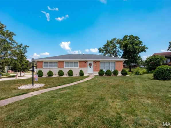 838 Hi Crest Dr, Saint Louis, MO 63125