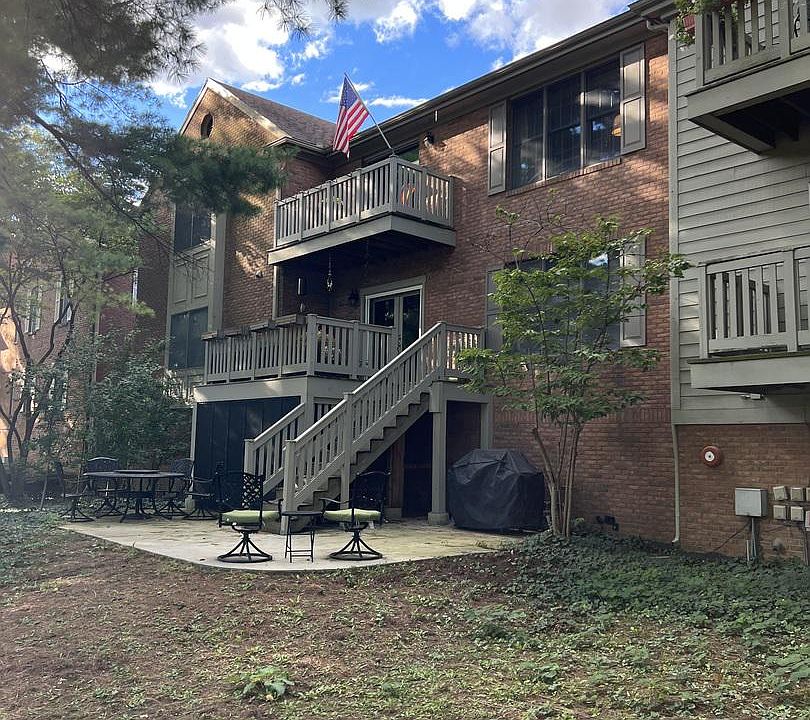 2nd image of 919A Cheshire Dr #919A