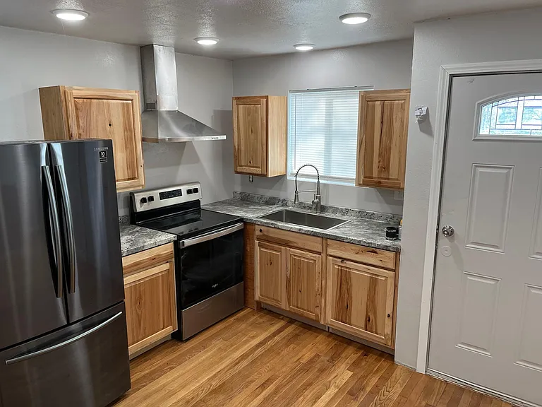 31 E Princeton Ave — Photo 3