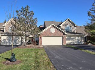 704 Clover Hill Ct, Elk Grove Village, IL 60007
