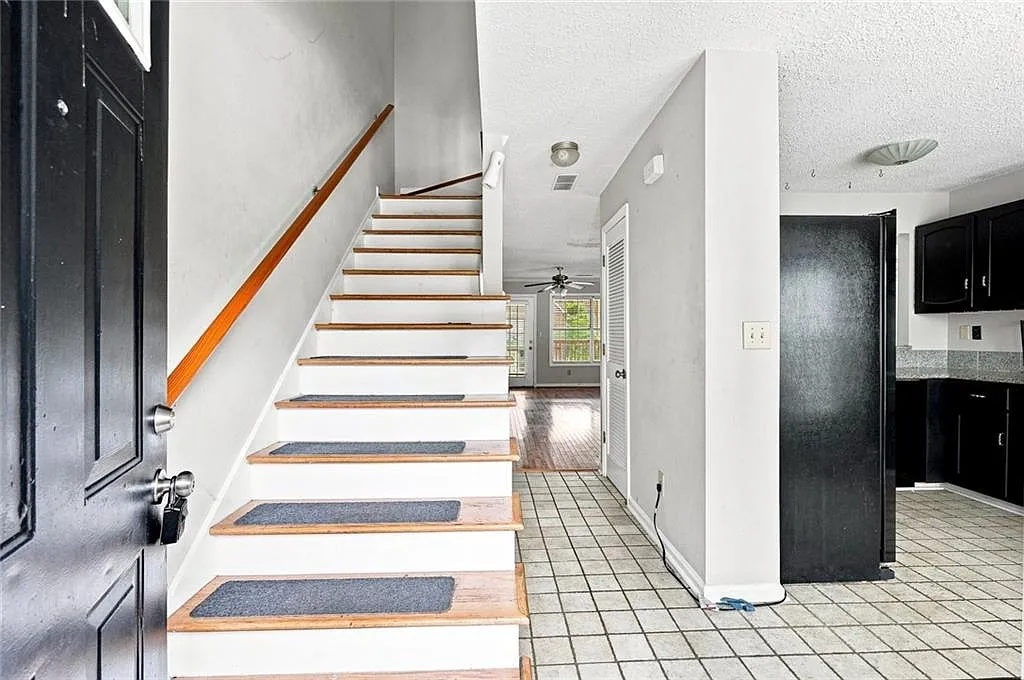 2 bed, 2.5 bath, 1260 sqft, $1,950 — Photo 2