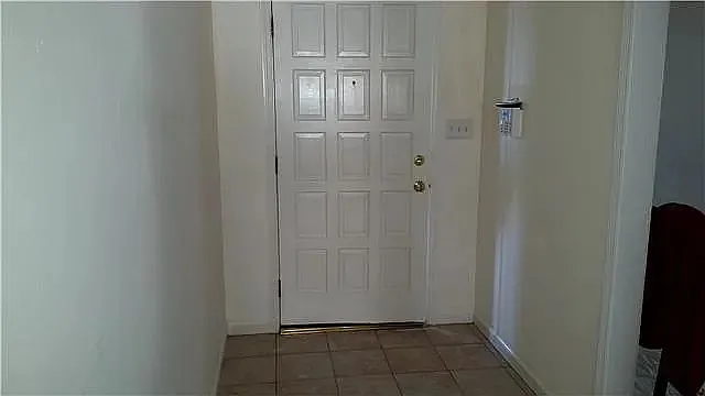 104 Castlegate Cir — Photo 8