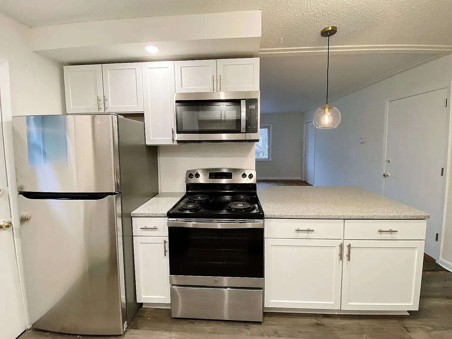4 bed, $2,595 — Photo 4