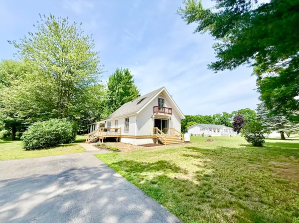 24 Locust Ln, Keeseville, NY 12944