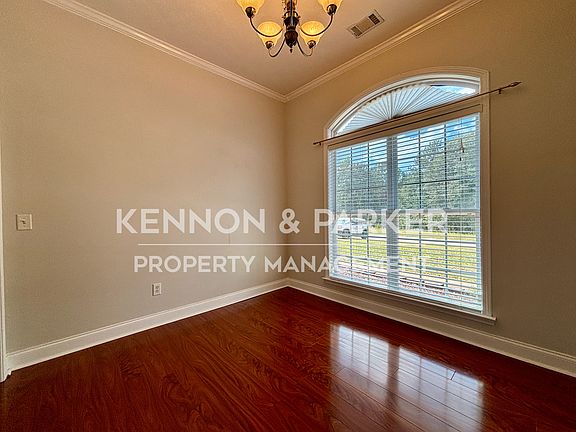 5th image of 6 Ihagee Creek Ct