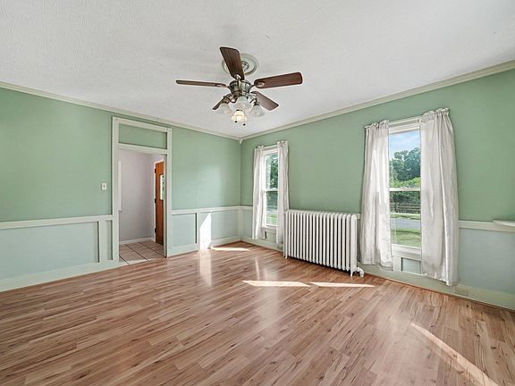 5th image of 128 Goshen Ave