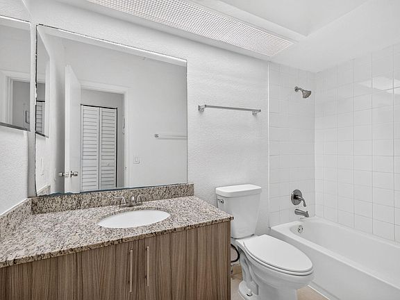 4th image of 1007 W Prospect Rd APT 205
