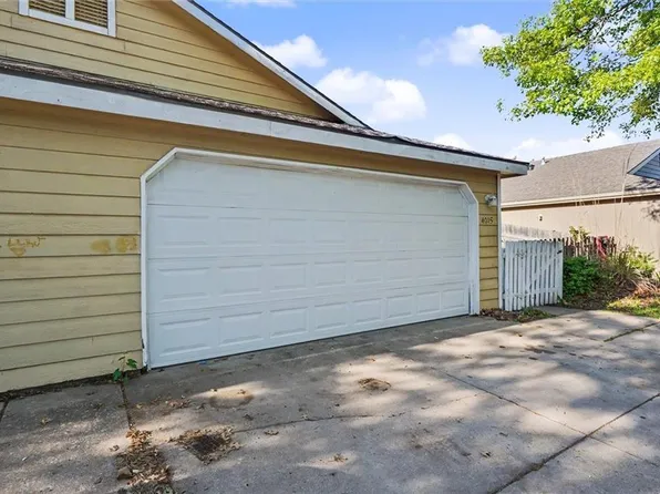 4015 Overland Dr, Lawrence, KS 66049