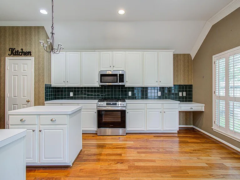 22539 Bristolwood Ct — Photo 37