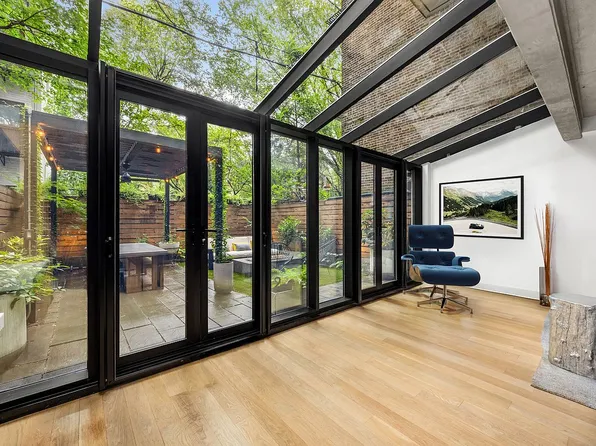 253 E 7th St #Townhouse, New York, NY 10009