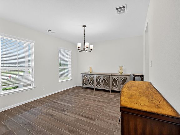 4th image of 2835 Bisbee Rd