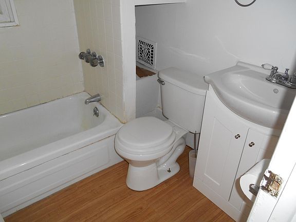 4th image of 1035 W 10th St #2