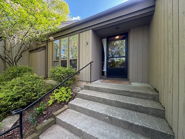374 Heritage Hls #B — Photo 3